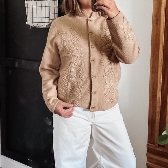 Vintage Talbot 100% wool buttoned front sweater. Size S - Picture 11 of 13